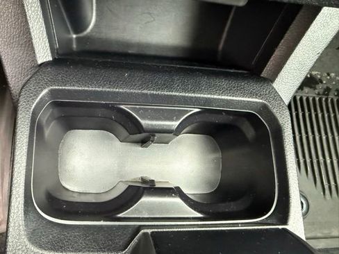 Used 2021 Toyota Tacoma SR5 AWD/4WD image 18