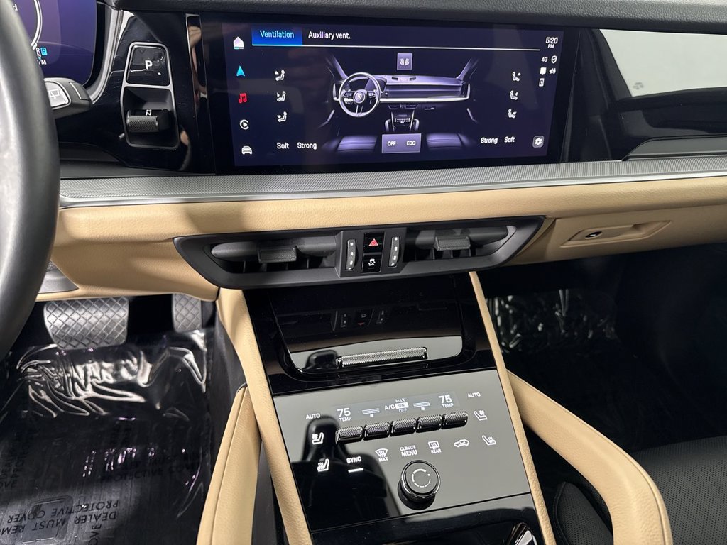 Certified 2024 Porsche Cayenne AWD/4WD image 29