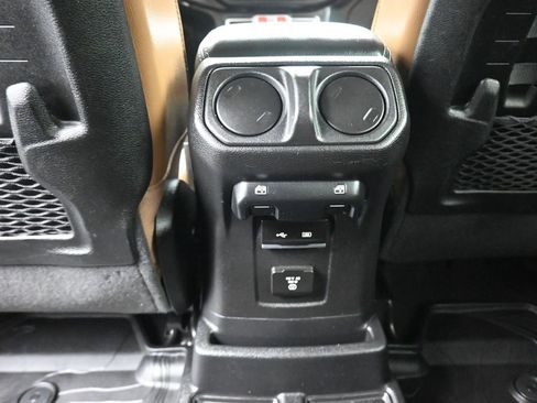 Used 2020 Jeep Wrangler Unlimited Rubicon w/ Dual Top Group AWD/4WD image 32