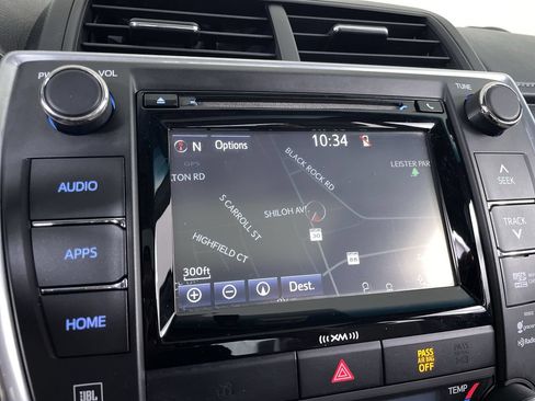 Used 2017 Toyota Camry XLE w/ Moonroof Package FWD image 16