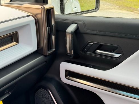 New 2025 GMC Hummer EV 3X w/ LPO, Illumination Package image 34