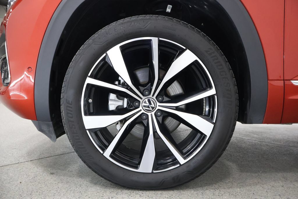 Used 2024 Volkswagen Atlas Cross Sport SEL Premium R-Line AWD/4WD image 5