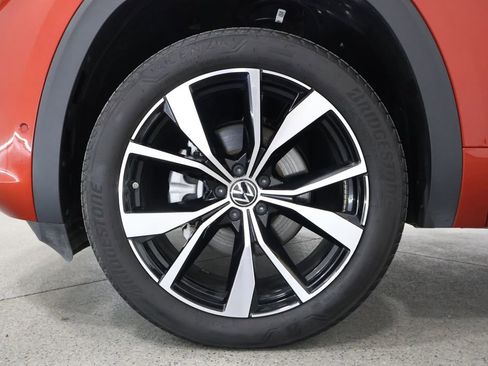 Used 2024 Volkswagen Atlas Cross Sport SEL Premium R-Line image 5