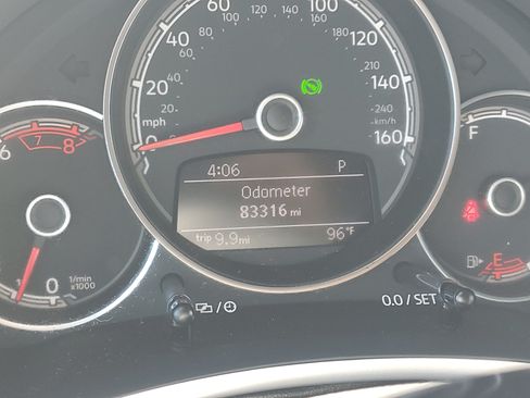 Used 2019 Volkswagen Beetle 2.0T SE FWD image 21