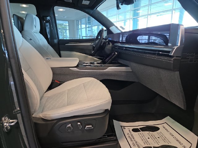 Used 2025 Cadillac Escalade ESV V AWD/4WD image 34