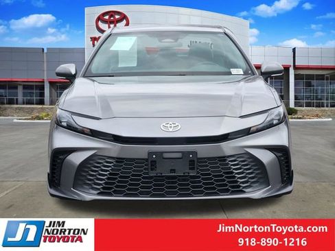 Used 2025 Toyota Camry SE image 2