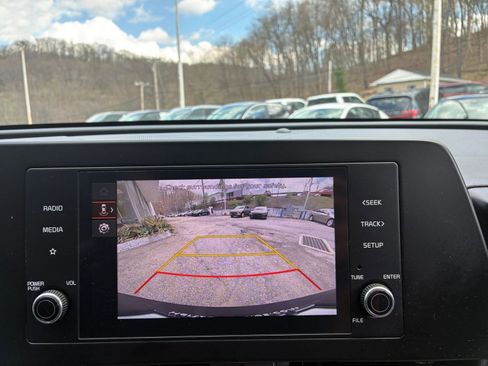 Used 2025 Kia Sportage LX FWD image 23