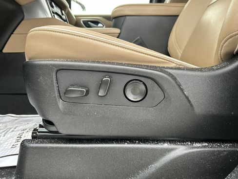 Used 2024 Chevrolet Suburban Premier image 12