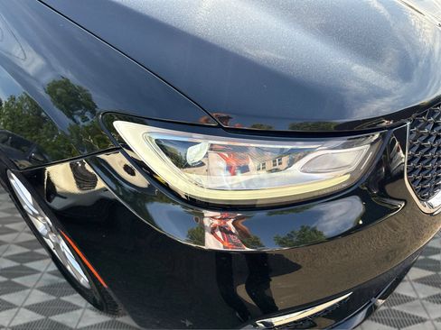 Used 2023 Chrysler Pacifica Touring-L FWD image 28