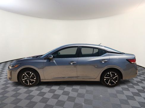 Used 2024 Nissan Sentra SV FWD image 2