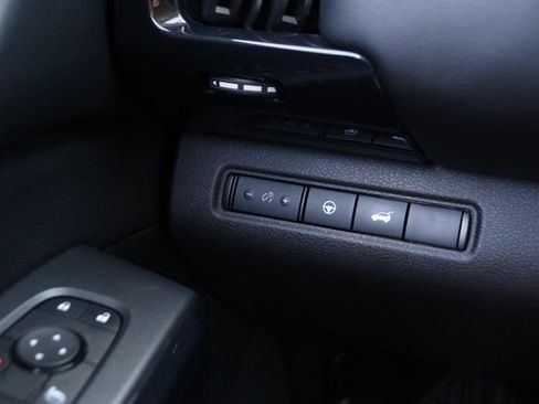 Certified 2025 Nissan Pathfinder SV AWD/4WD image 21
