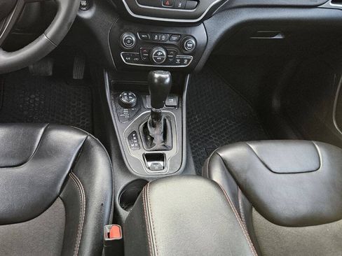 Used 2022 Jeep Cherokee Trailhawk w/ Technology Group B AWD/4WD image 9