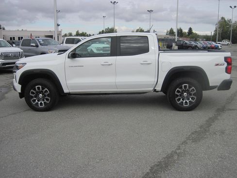 Used 2023 Chevrolet Colorado Z71 w/ Z71 Convenience Package 2 image 5
