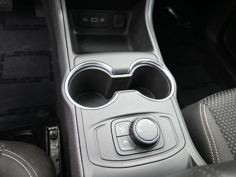 Used 2024 GMC Terrain SLE AWD/4WD image 17