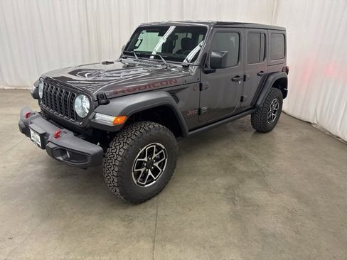 Used 2025 Jeep Wrangler Unlimited Rubicon image 3