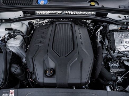 Certified 2025 Porsche Macan image 29