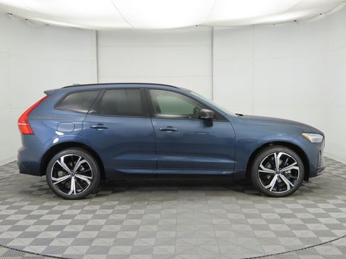 Used 2023 Volvo XC60 B5 Ultimate w/ Climate Package image 4