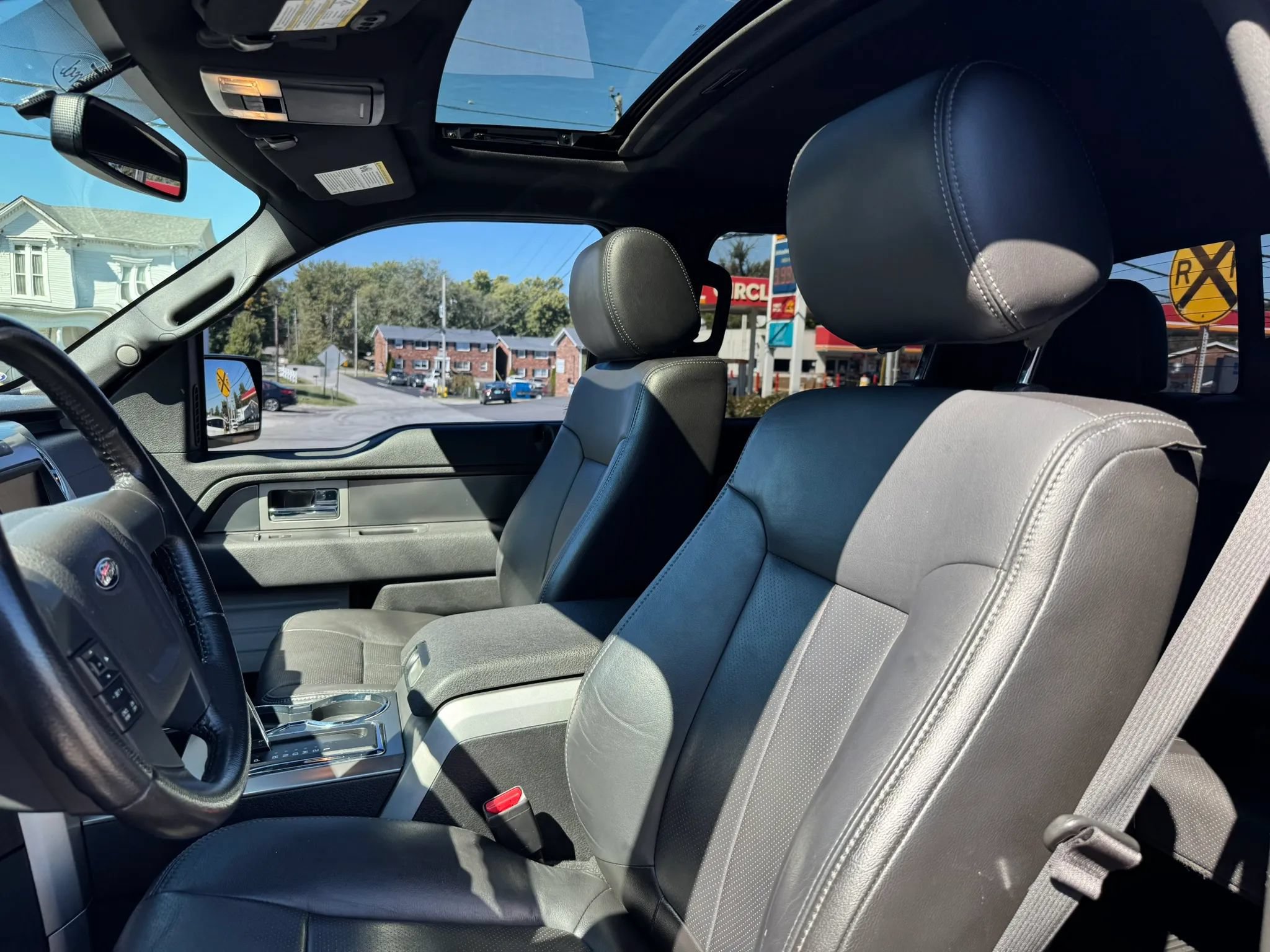 Used 2014 Ford F150 FX4 w/ Equipment Group 402A Luxury AWD/4WD image 25