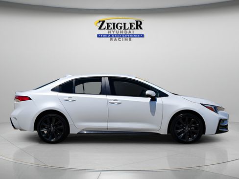 Used 2026 Toyota Corolla SE w/ SE Premium Package FWD image 8