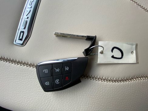 New 2026 GMC Yukon XL Denali w/ Advanced Technology Package image 33