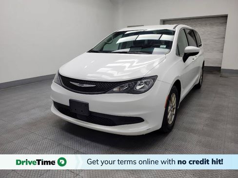 Used 2022 Chrysler Voyager LX FWD image 1