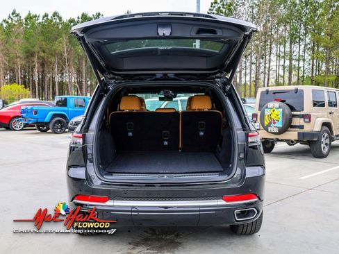 Used 2024 Jeep Grand Cherokee Summit w/ Advanced Protech Group IV AWD/4WD image 9