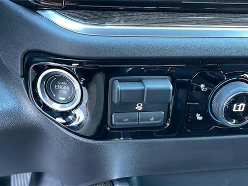 Used 2025 Chevrolet Silverado 1500 LT Trail Boss w/ Convenience Package II image 19