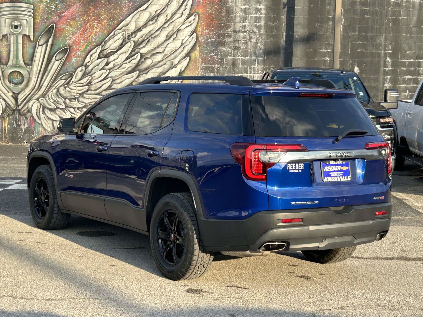 Used 2023 GMC Acadia AT4 w/ Technology Package AWD/4WD image 5