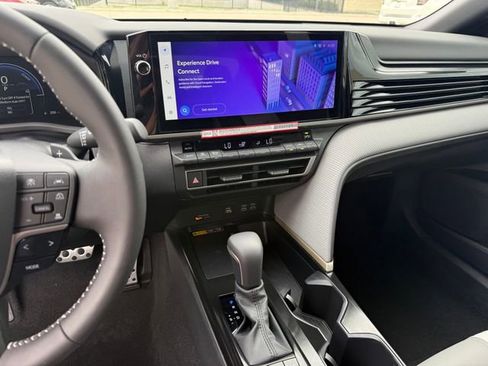 Used 2026 Toyota Camry SE w/ Multimedia Upgrade Package image 17