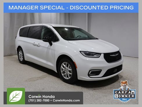 Used 2024 Chrysler Pacifica Touring-L FWD image 1
