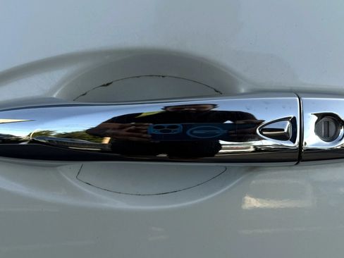 Used 2016 Nissan Maxima Platinum w/ Interior Lighting Package FWD image 11