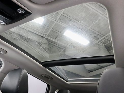 Used 2025 Kia Sorento S w/ Panoramic Sunroof Package FWD image 27