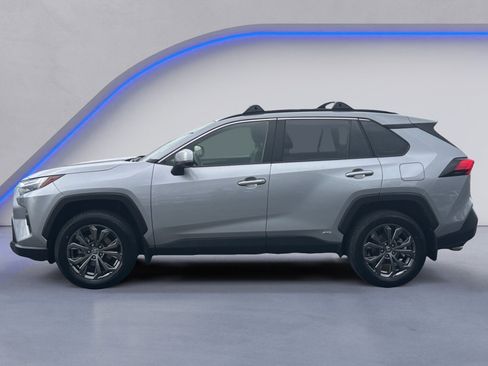 Used 2023 Toyota RAV4 XLE Premium image 12