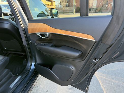 Certified 2022 Volvo XC90 T6 Momentum w/ Climate Package image 27