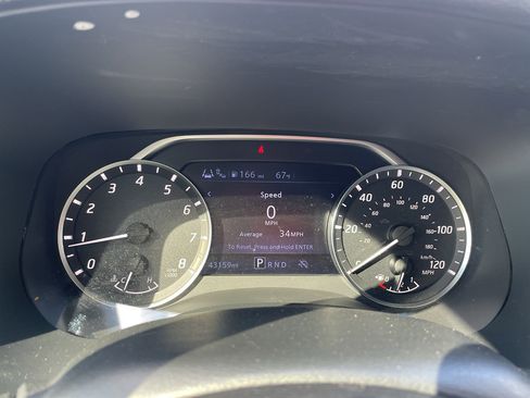 Used 2024 Nissan Frontier SL w/ Technology Package RWD image 13