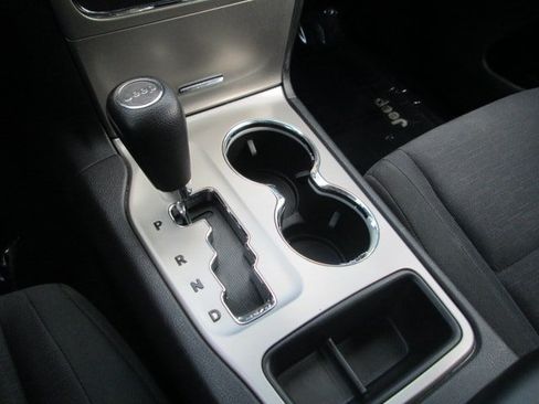 Used 2012 Jeep Grand Cherokee Laredo AWD/4WD image 16
