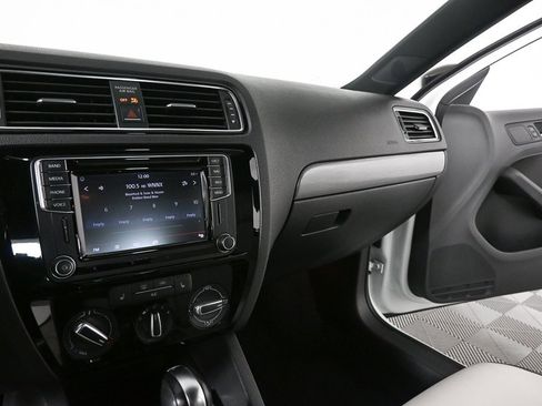 Used 2016 Volkswagen Jetta Sport image 13