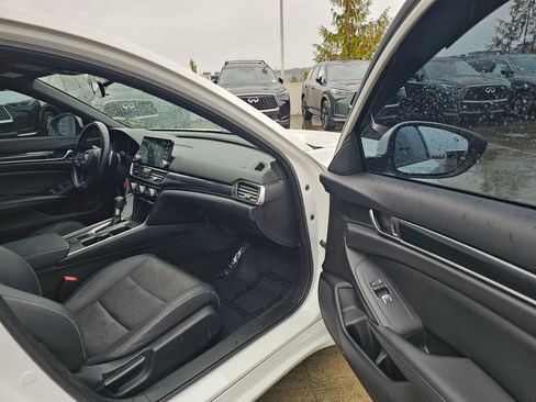 Used 2019 Honda Accord Sport image 11