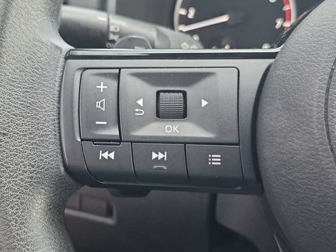 Used 2023 Nissan Rogue SV FWD image 23