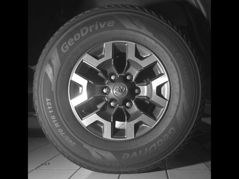 Used 2019 Toyota Tacoma TRD Off-Road AWD/4WD image 12