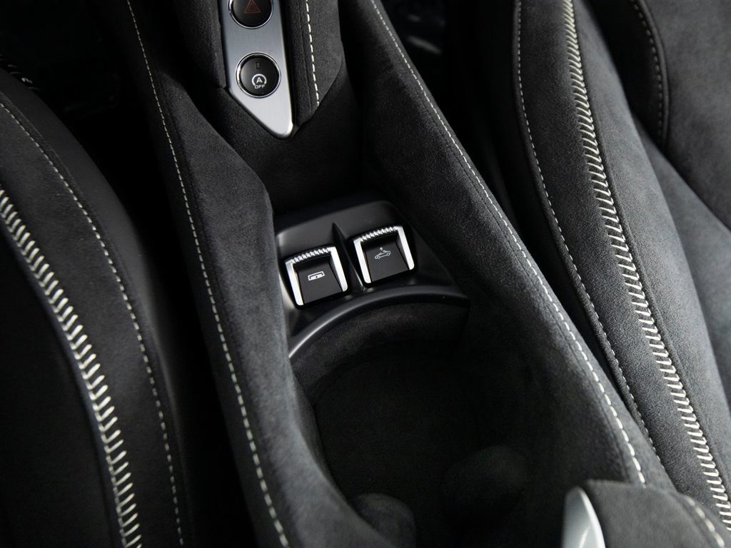 Used 2024 McLaren 750S Spider RWD image 26