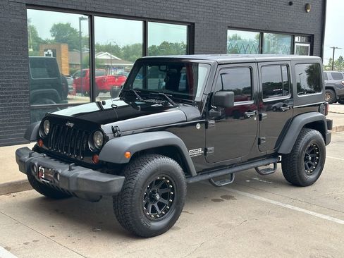 Used 2012 Jeep Wrangler Unlimited Sport w/ Connectivity Group image 18