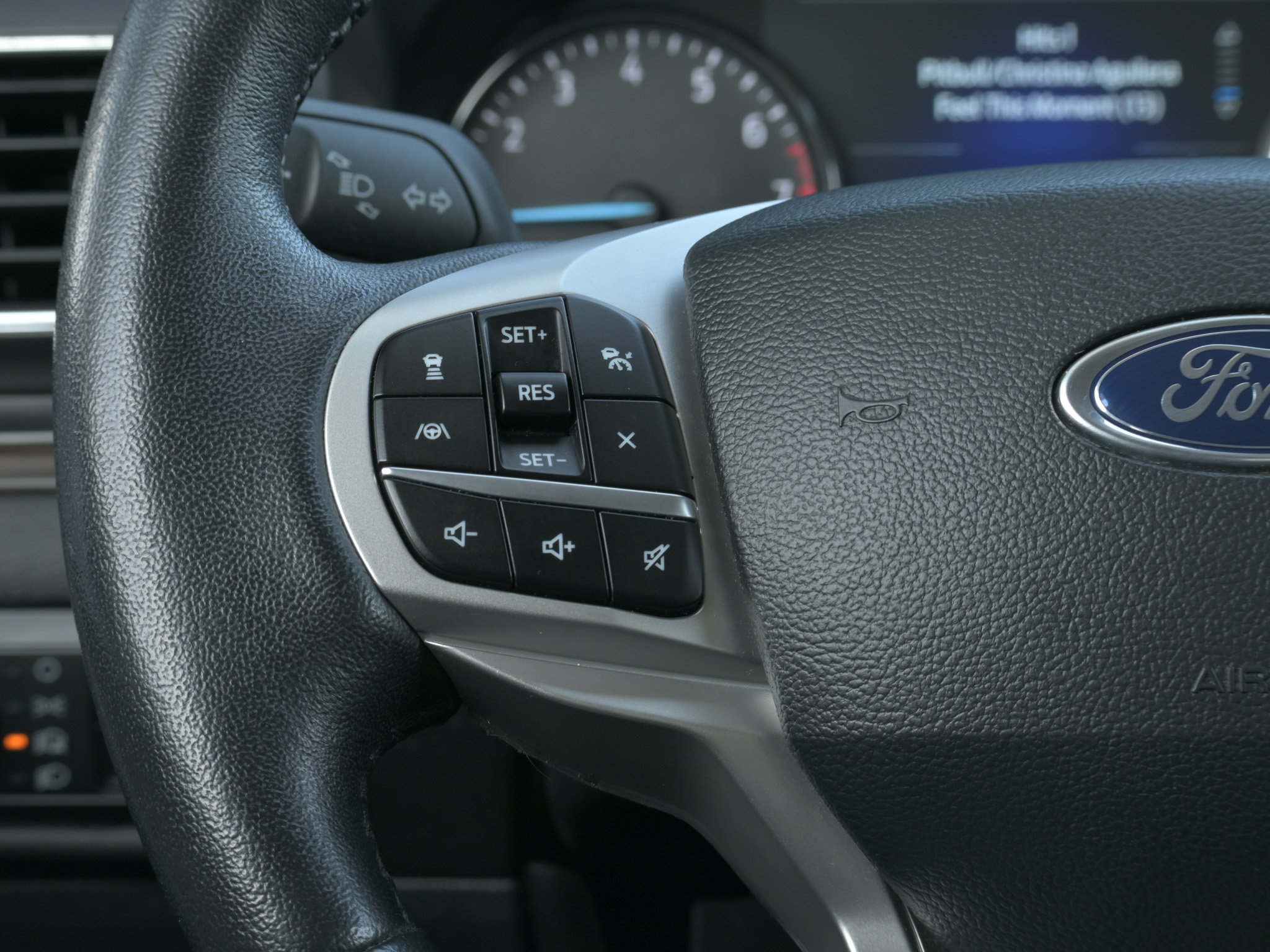Used 2023 Ford Explorer Limited AWD/4WD image 21