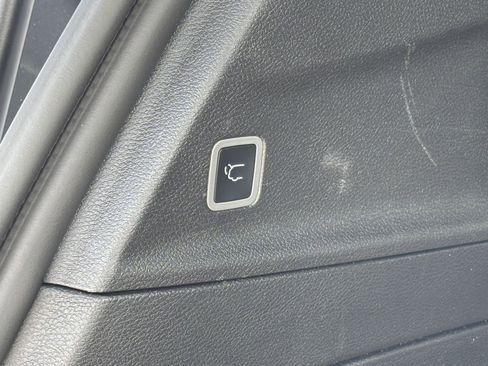 Used 2025 Chrysler Pacifica Limited image 22