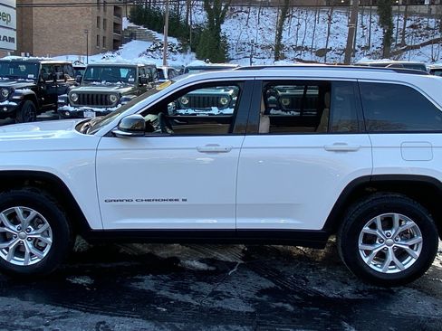 Certified 2023 Jeep Grand Cherokee Limited image 4