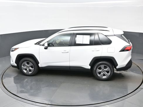 Used 2022 Toyota RAV4 XLE w/ XLE Grade Weather Package AWD/4WD image 37