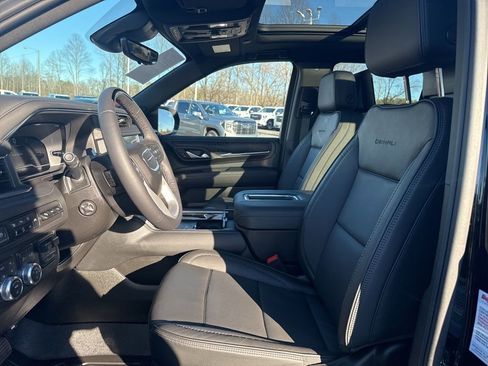 Used 2023 GMC Yukon Denali image 9
