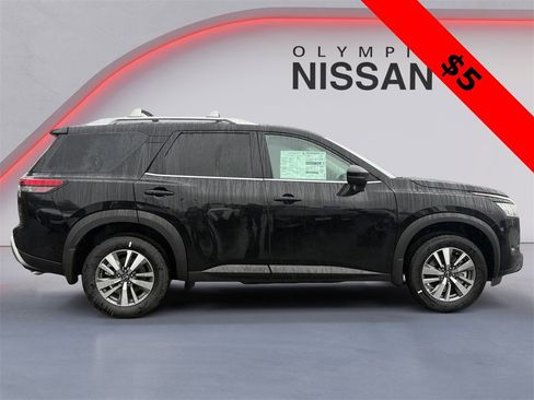 New 2025 Nissan Pathfinder SL image 6