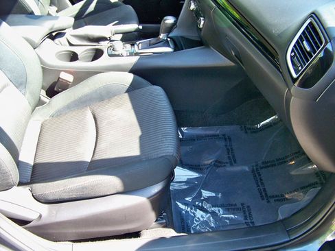 Used 2014 MAZDA MAZDA3 i Touring w/ Technology Package FWD image 31