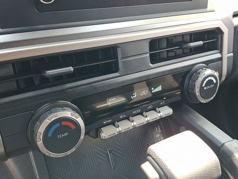 Used 2025 Toyota 4Runner SR5 AWD/4WD image 16